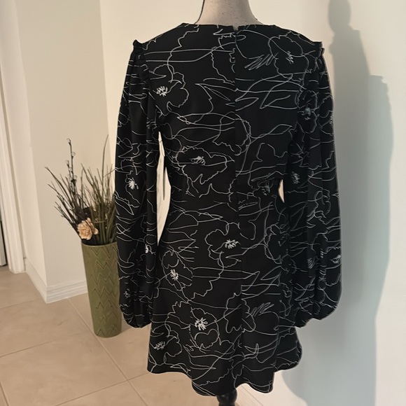 NWT $68 Lulu’s small dress floral 800 - Picture 6 of 8